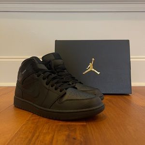Air Jordan 1 Mid ‘Triple Black’ Mens Size 11 Basketball Shoes